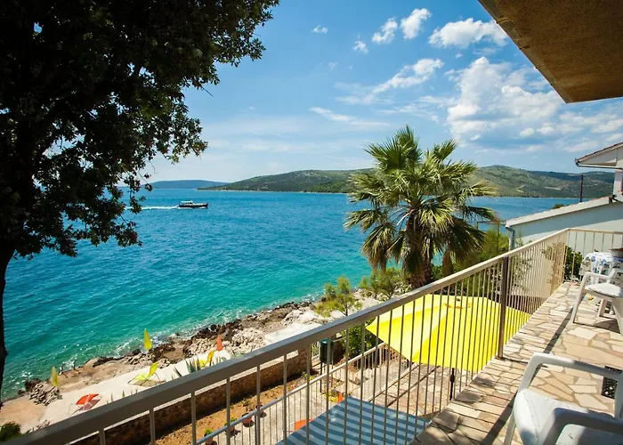 Villa Amarela