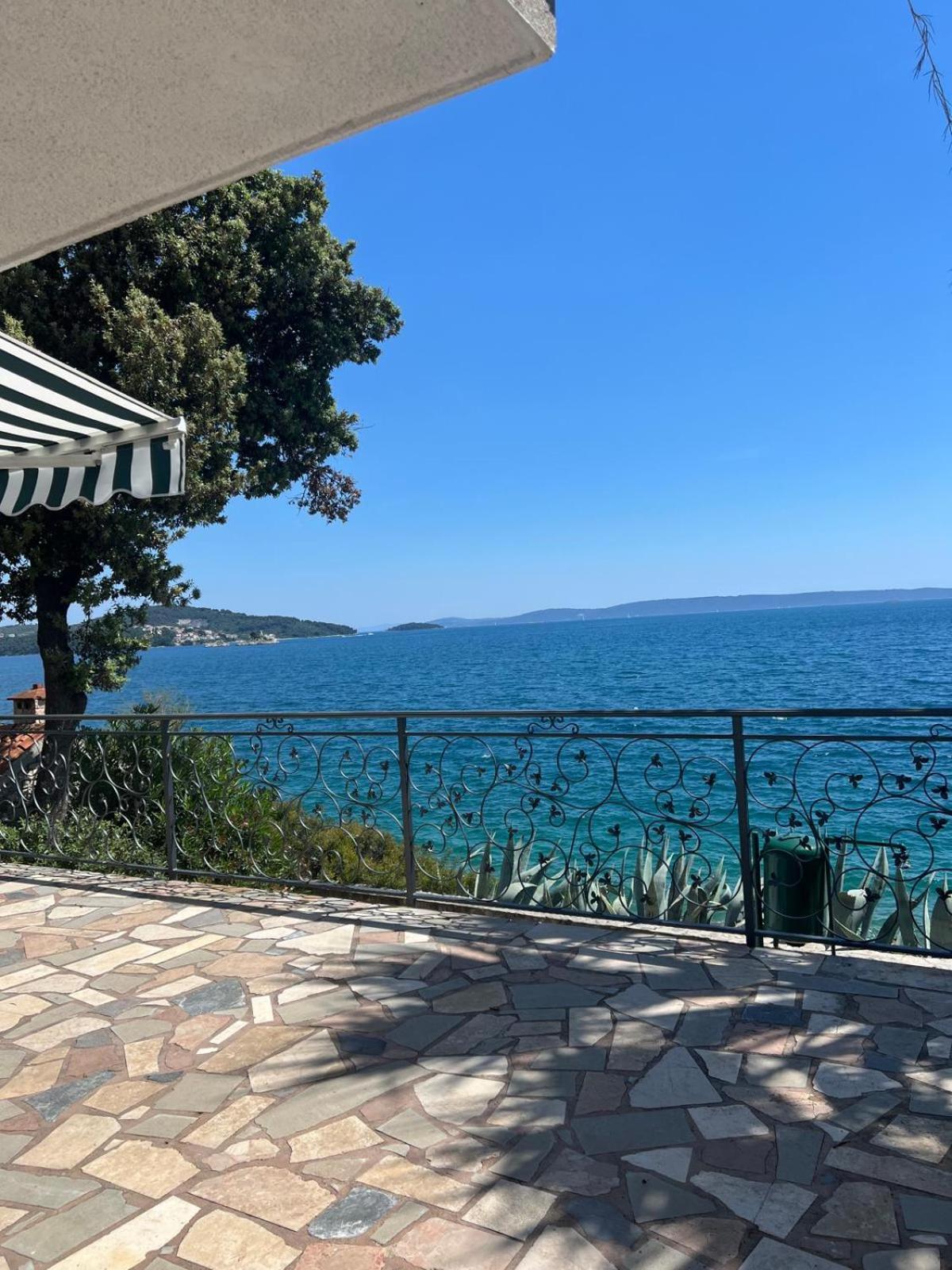 Villa Amarela