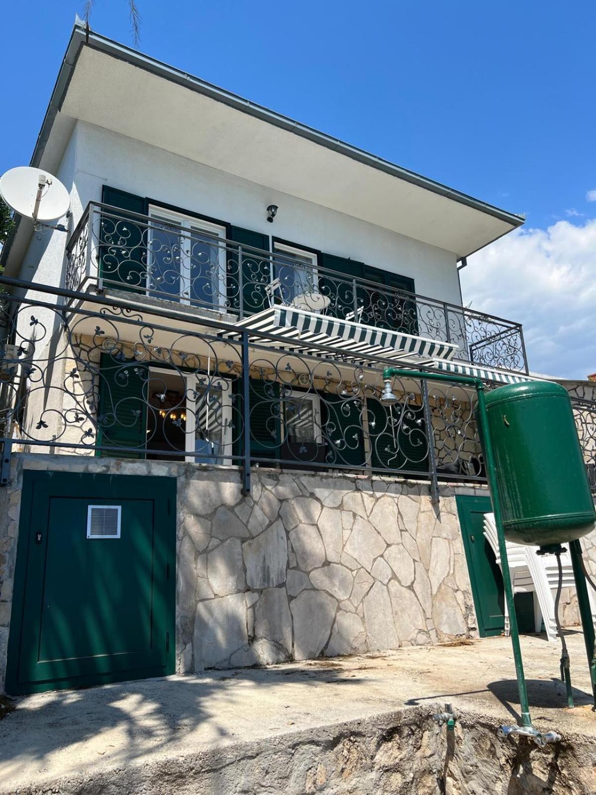 Vila Amarela